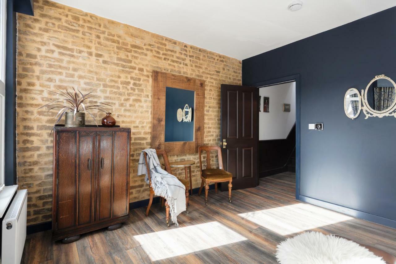Courcy Road - 7 Bedroom - Sleeps Up To 22 * Londres