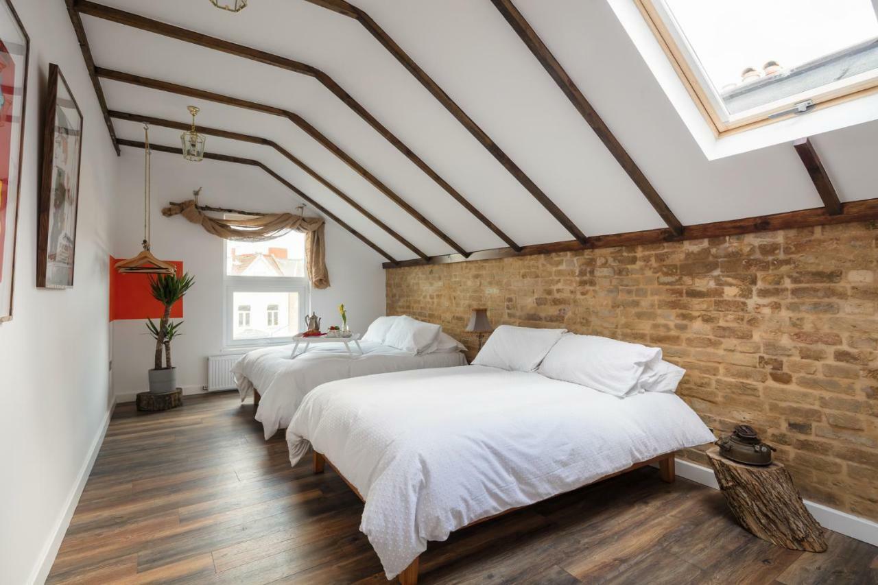 Courcy Road - 7 Bedroom - Sleeps Up To 22 Apartment London