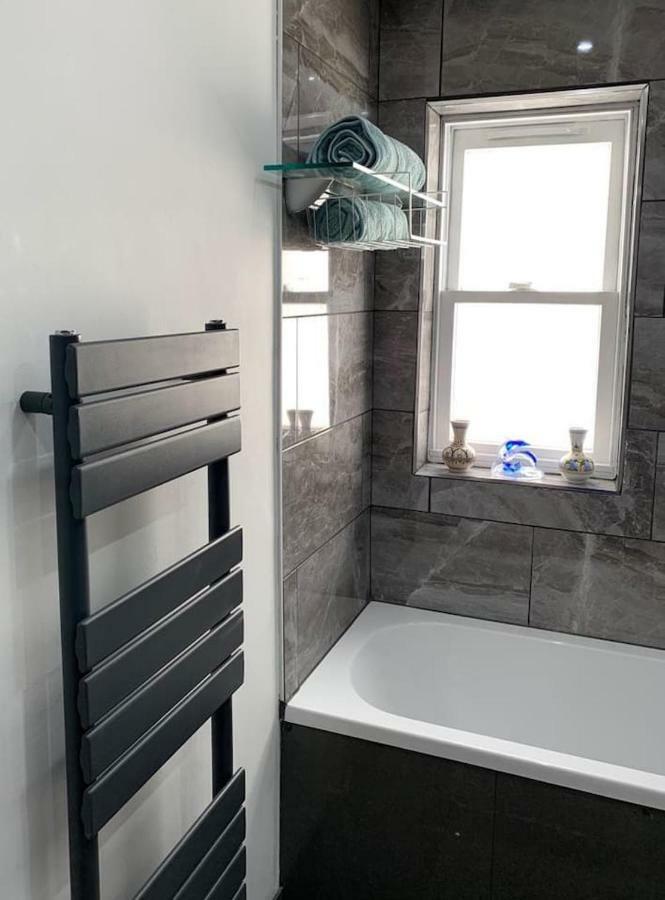 Forest Hill Apartment *