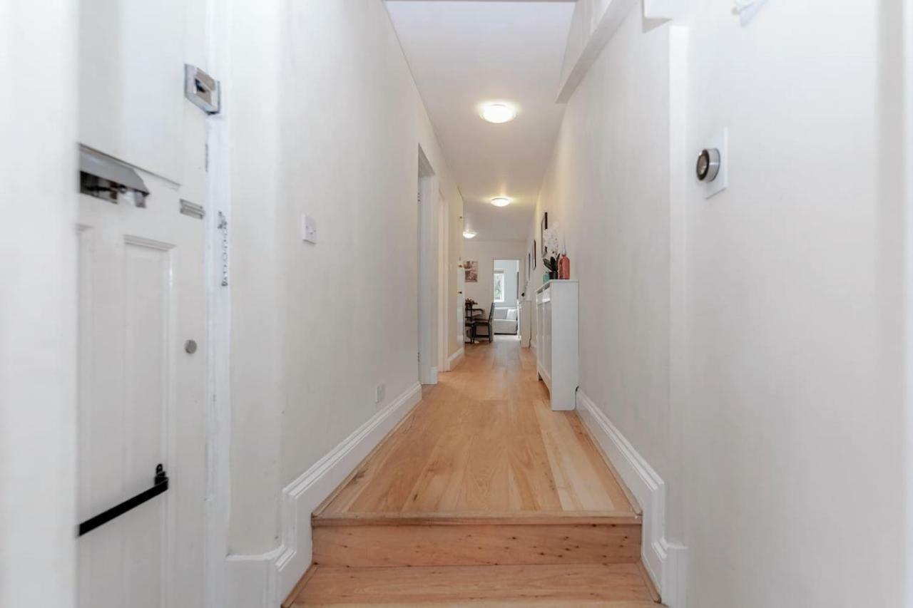 3 Bedroom Garden Flat - Location