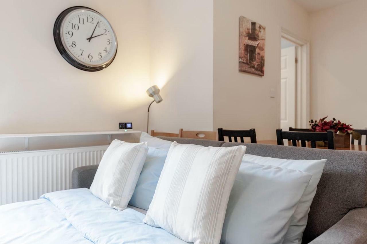 3 Bedroom Garden Flat - Location *