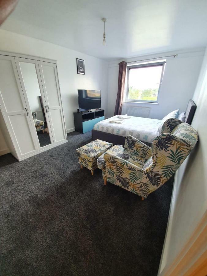 Affluent Waterside Tideslea Path Apartment London