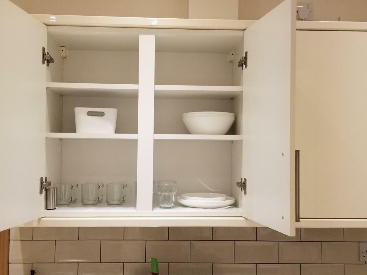 Luxury 1min Walk From Underground, With Free Parking Free Wifi Appartement Londen