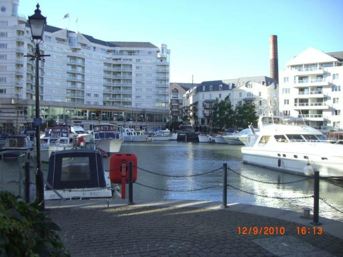 Appartement Chelsea / Imperial Wharf - Bright, Modern, Sunset View Londen