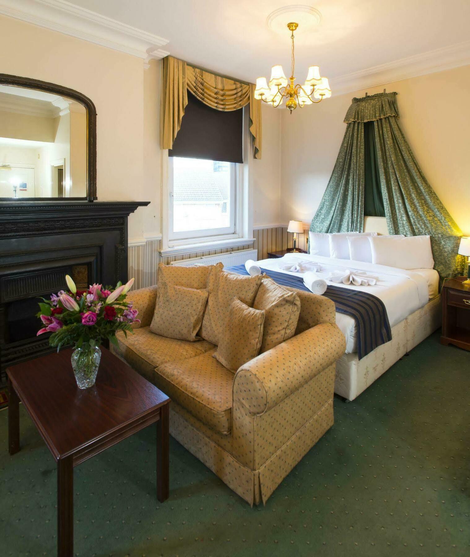 Brit Elephant Castle Hotel London