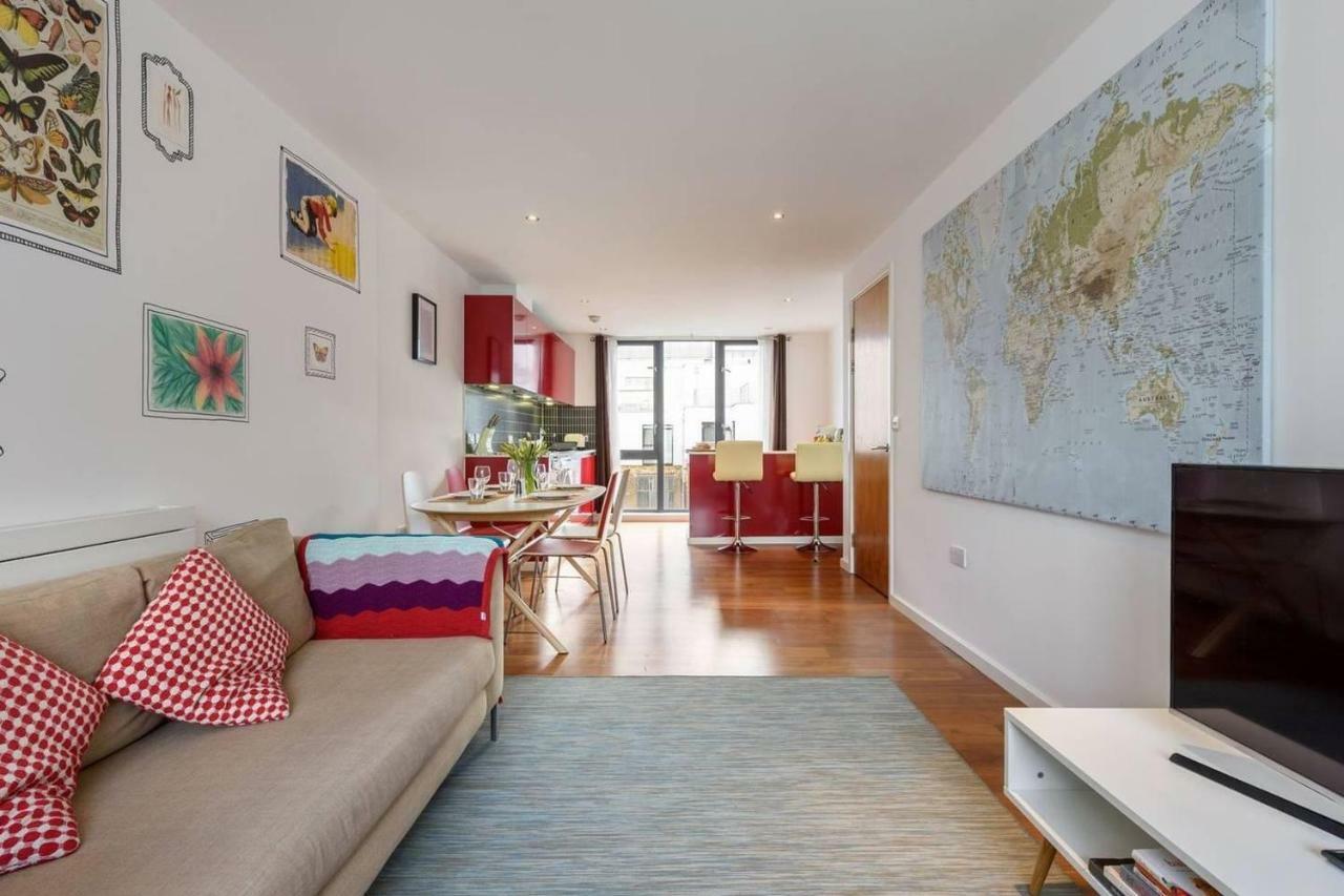Apartment Westland Place London