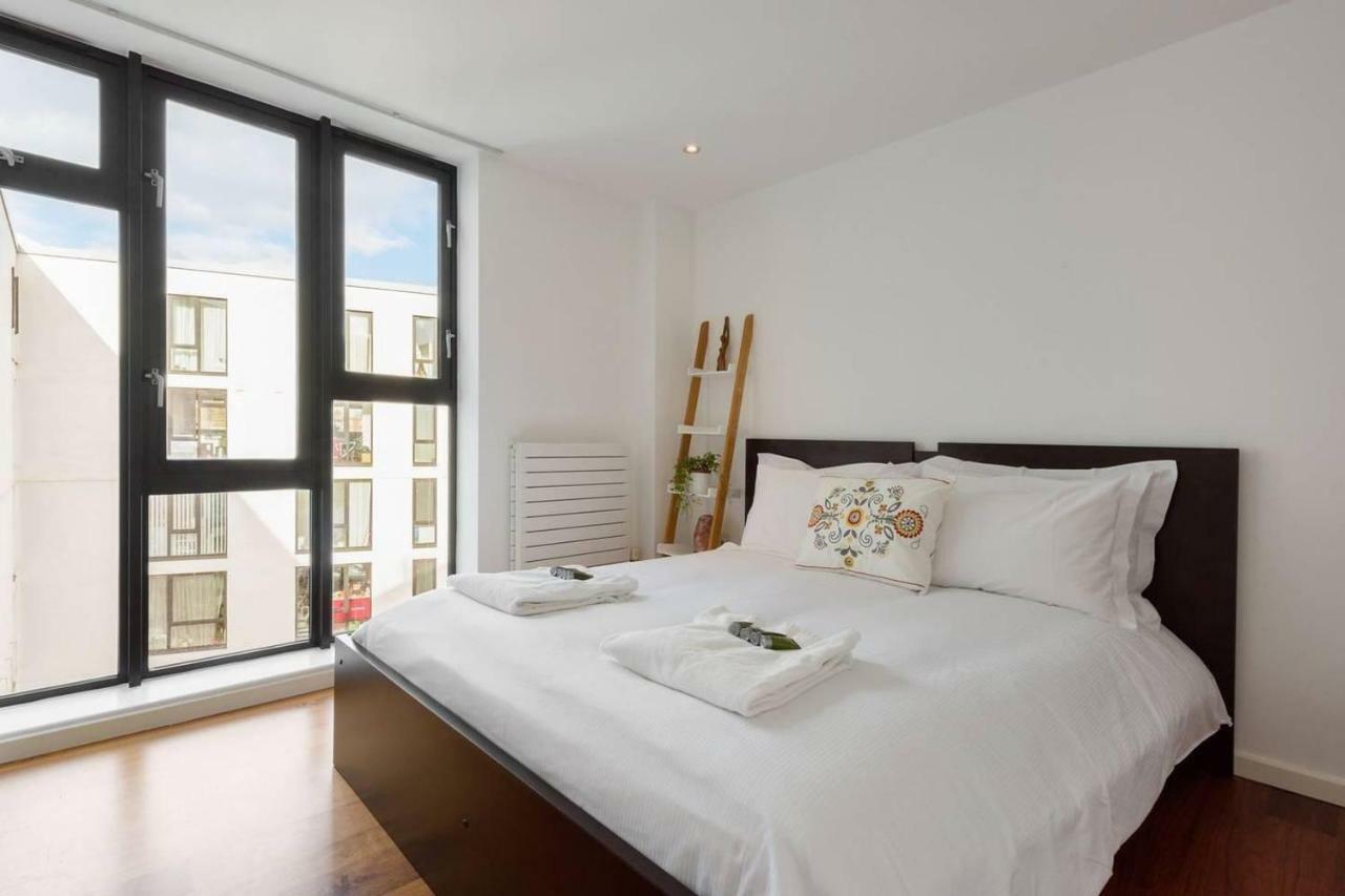 Apartment Westland Place London