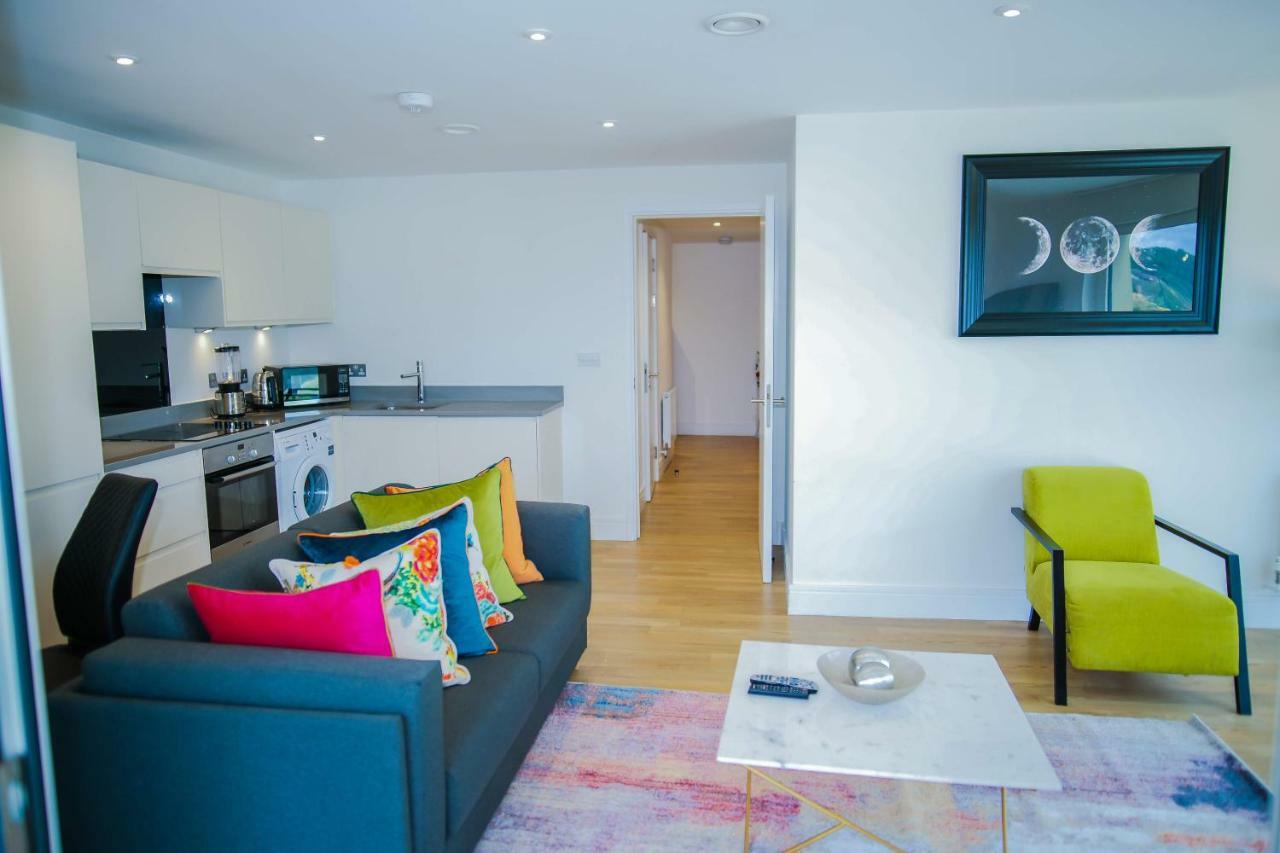 Executive 2 Bed Apartment *