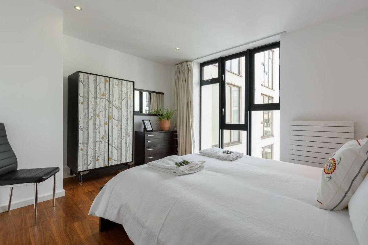 Apartment Westland Place London