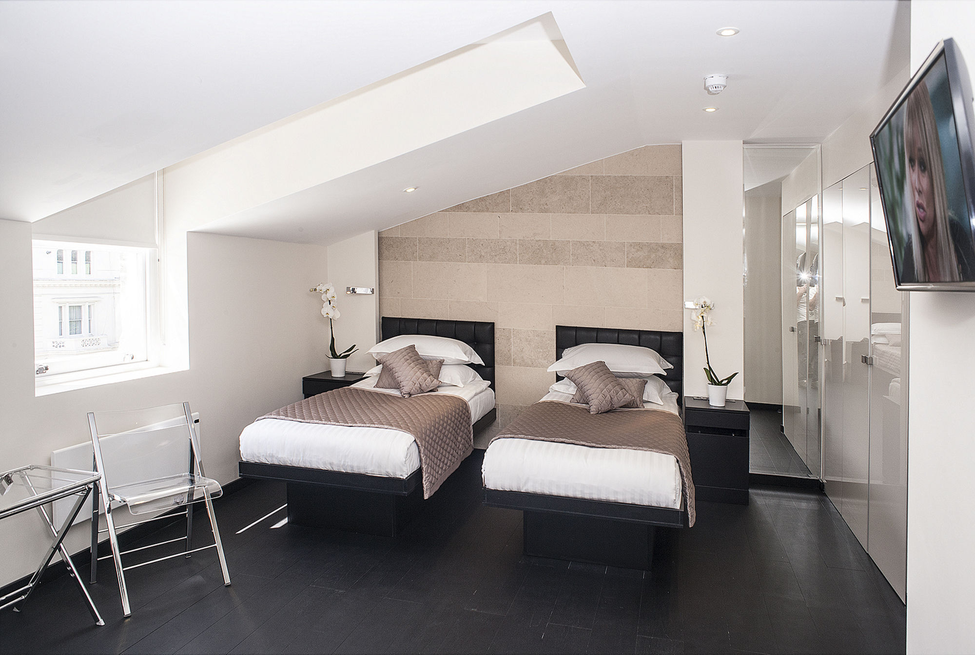 Aparthotel Nox - Kensington 4*