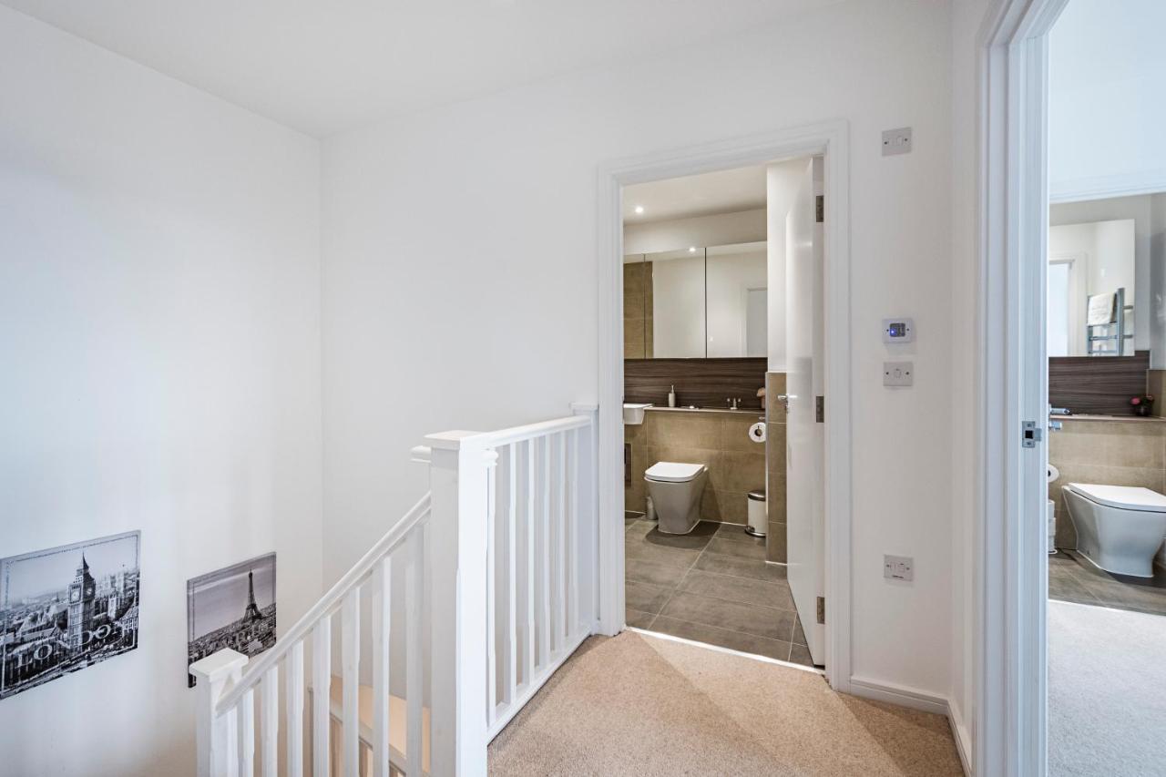 Leilighet Chiswick Park 3 Bed 3 Bath West - Parking