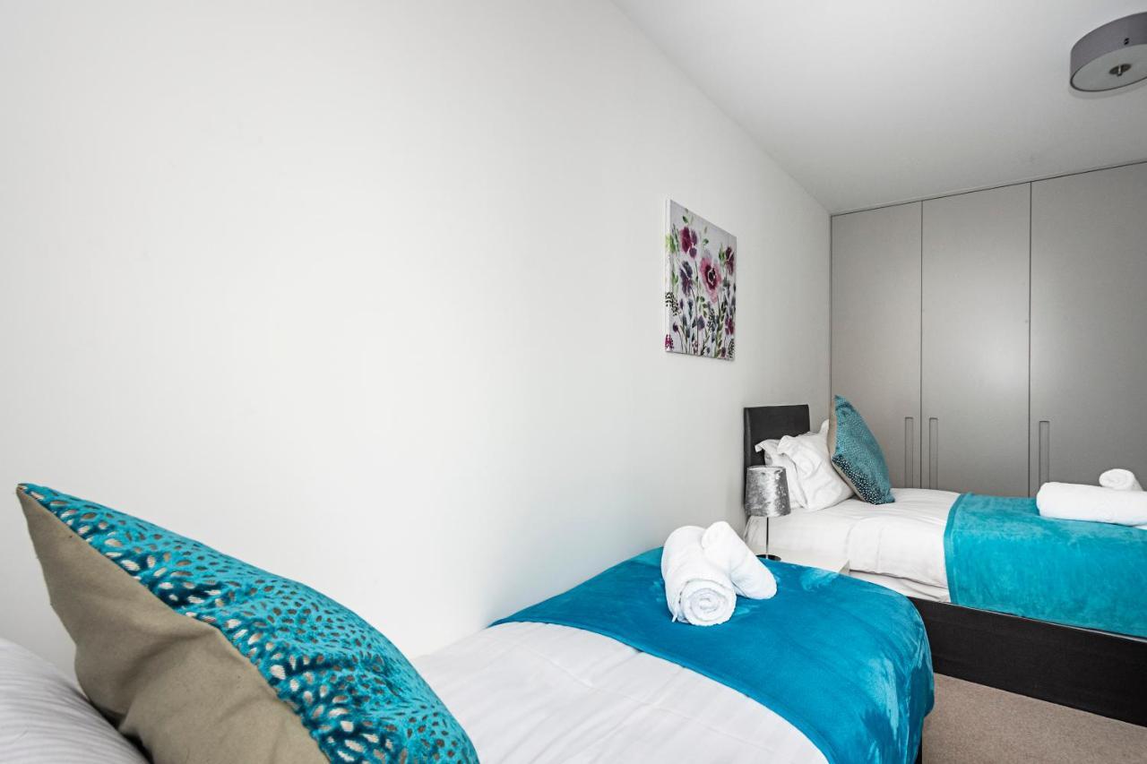 Chiswick Park 3 Bed 3 Bath West - Parking Leilighet *