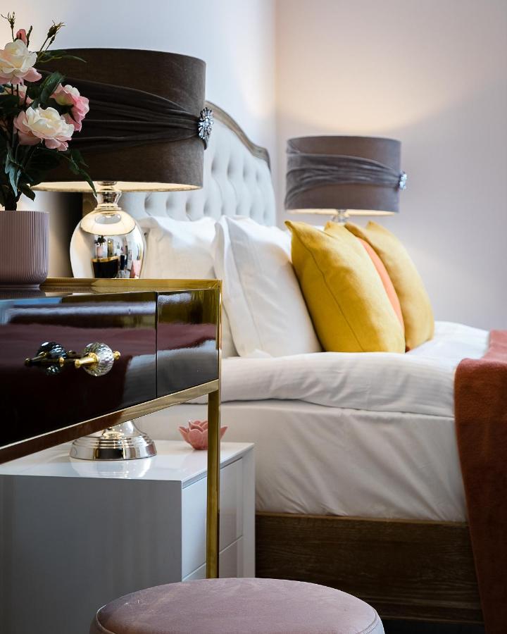 Apartment Cromwell Road London