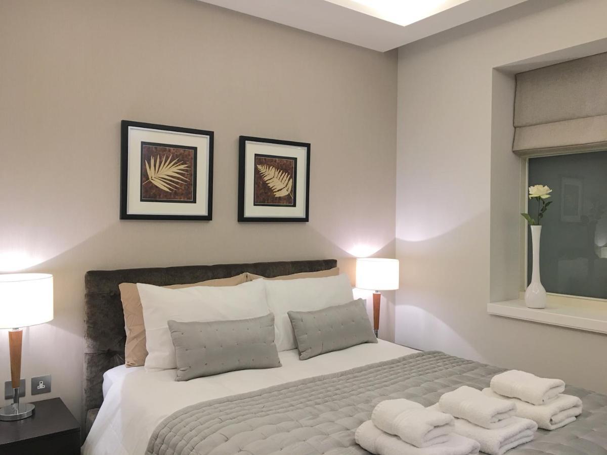 Trafalgar Luxury * London