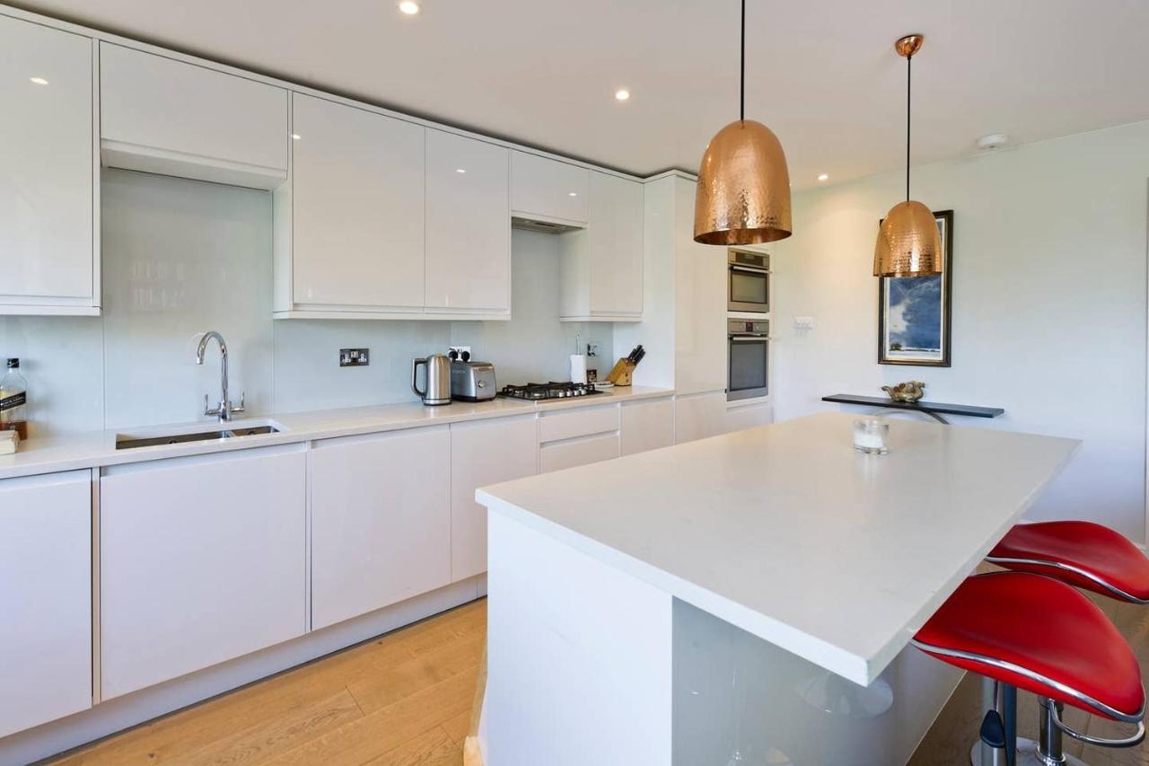 Bright 2-bed In Fashionable Chelsea Apartment London