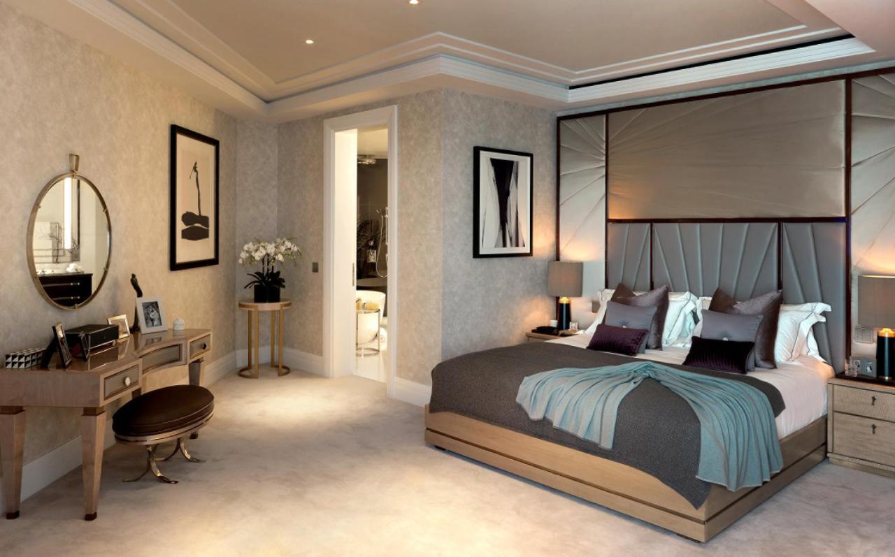Four Seasons Residences At Ten Trinity Square Hotel