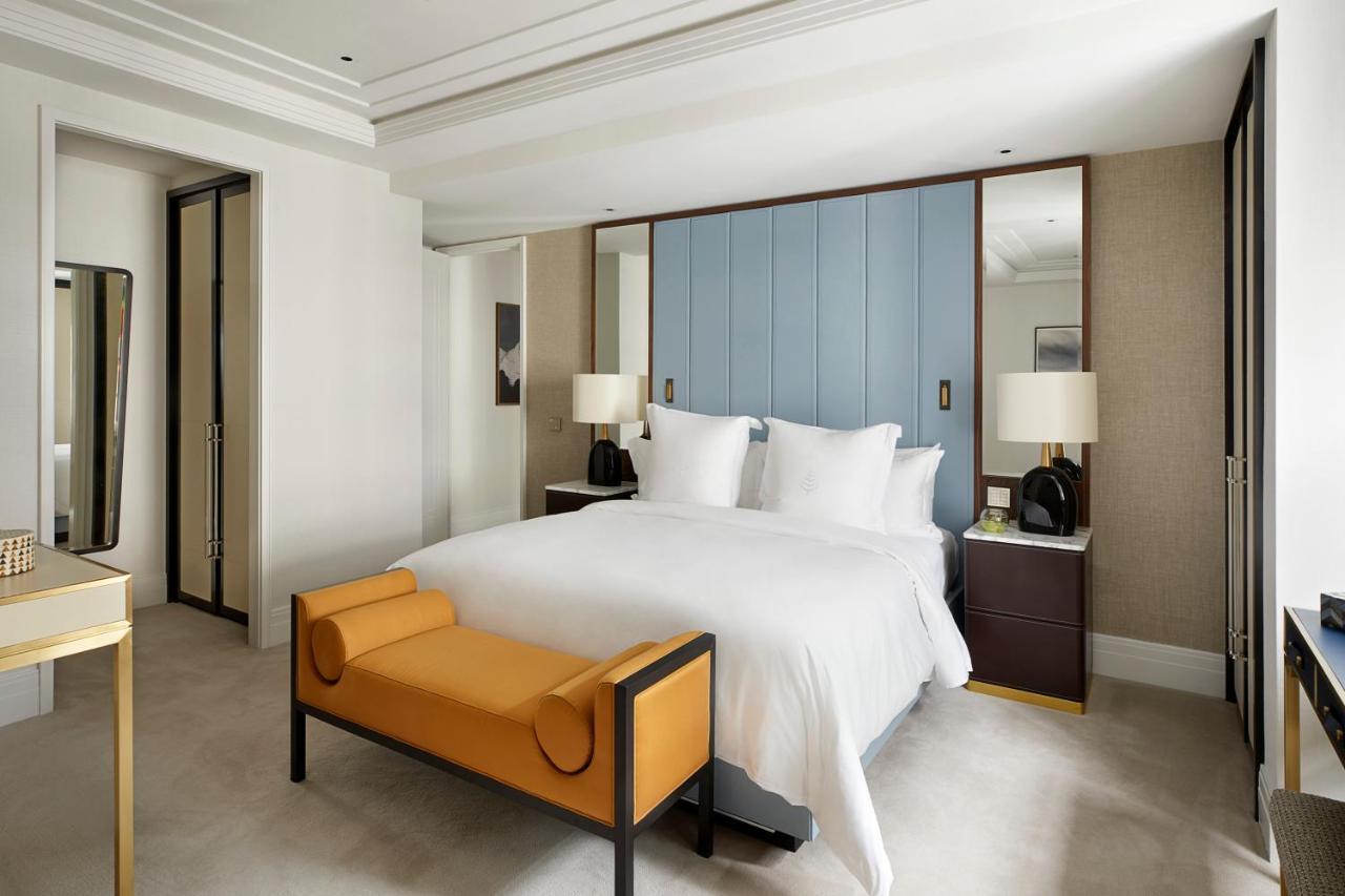 Four Seasons Residences At Ten Trinity Square