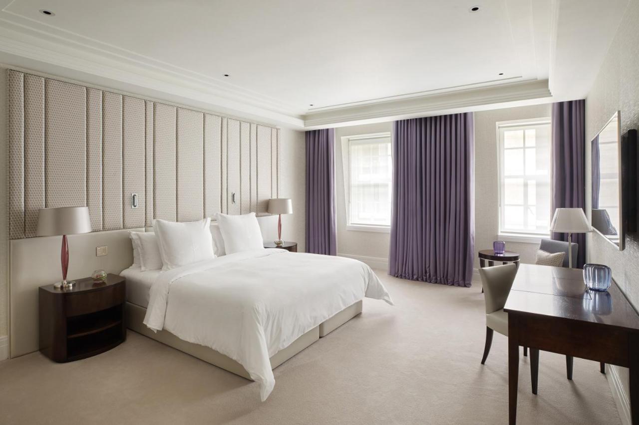 Four Seasons Residences At Ten Trinity Square