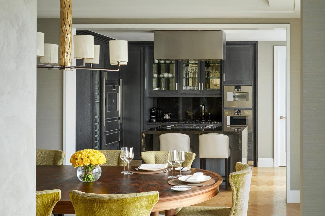 Four Seasons Residences At Ten Trinity Square