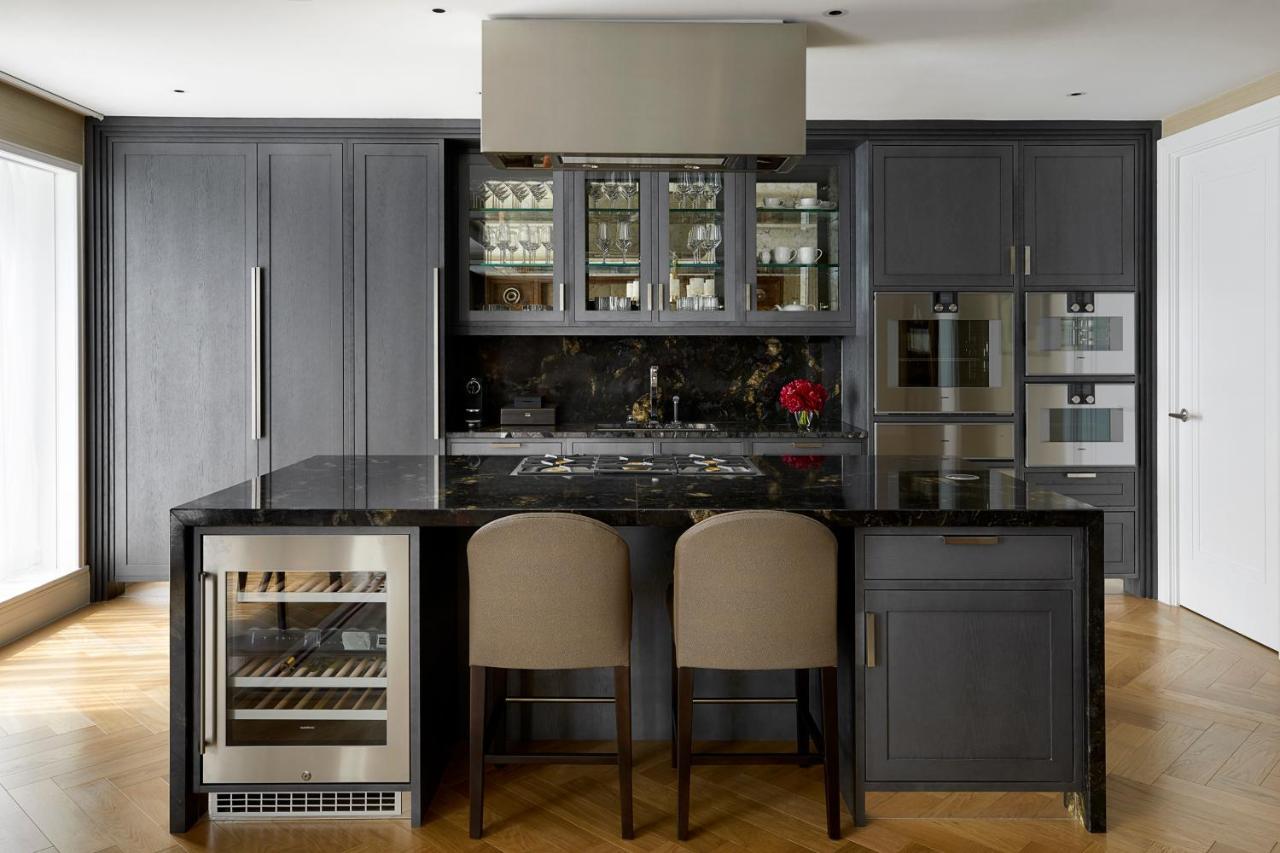 Four Seasons Residences At Ten Trinity Square