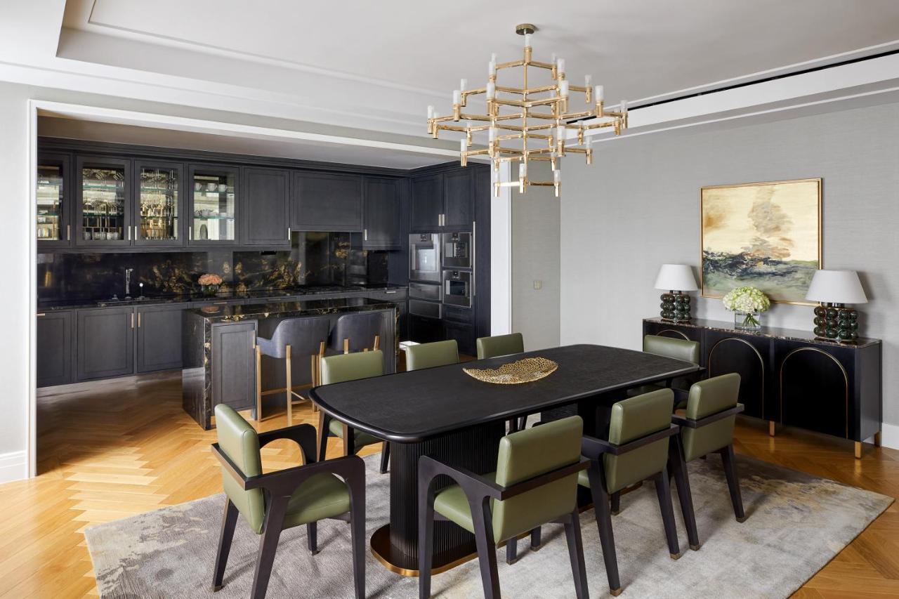 Four Seasons Residences At Ten Trinity Square 5*