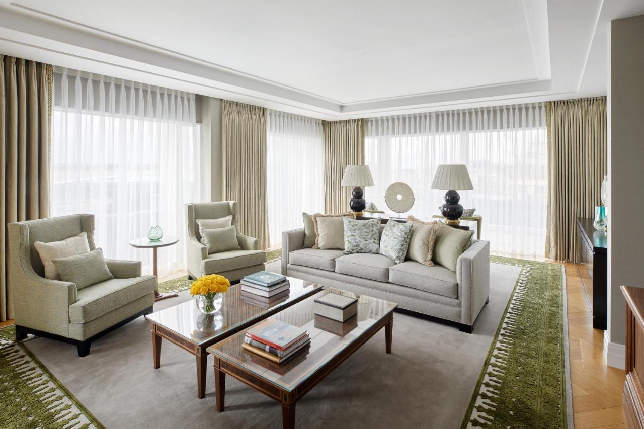 Four Seasons Residences At Ten Trinity Square 5*