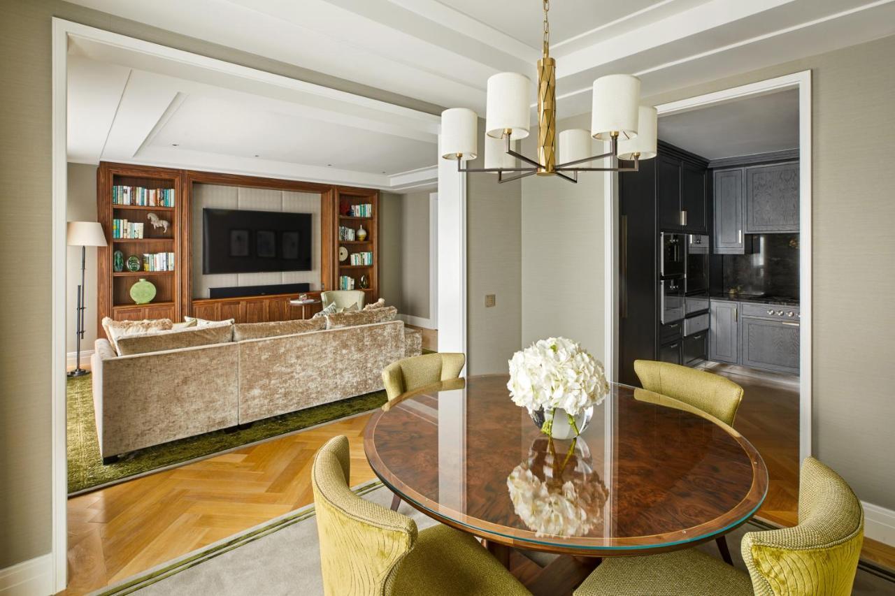 Four Seasons Residences At Ten Trinity Square Hotel