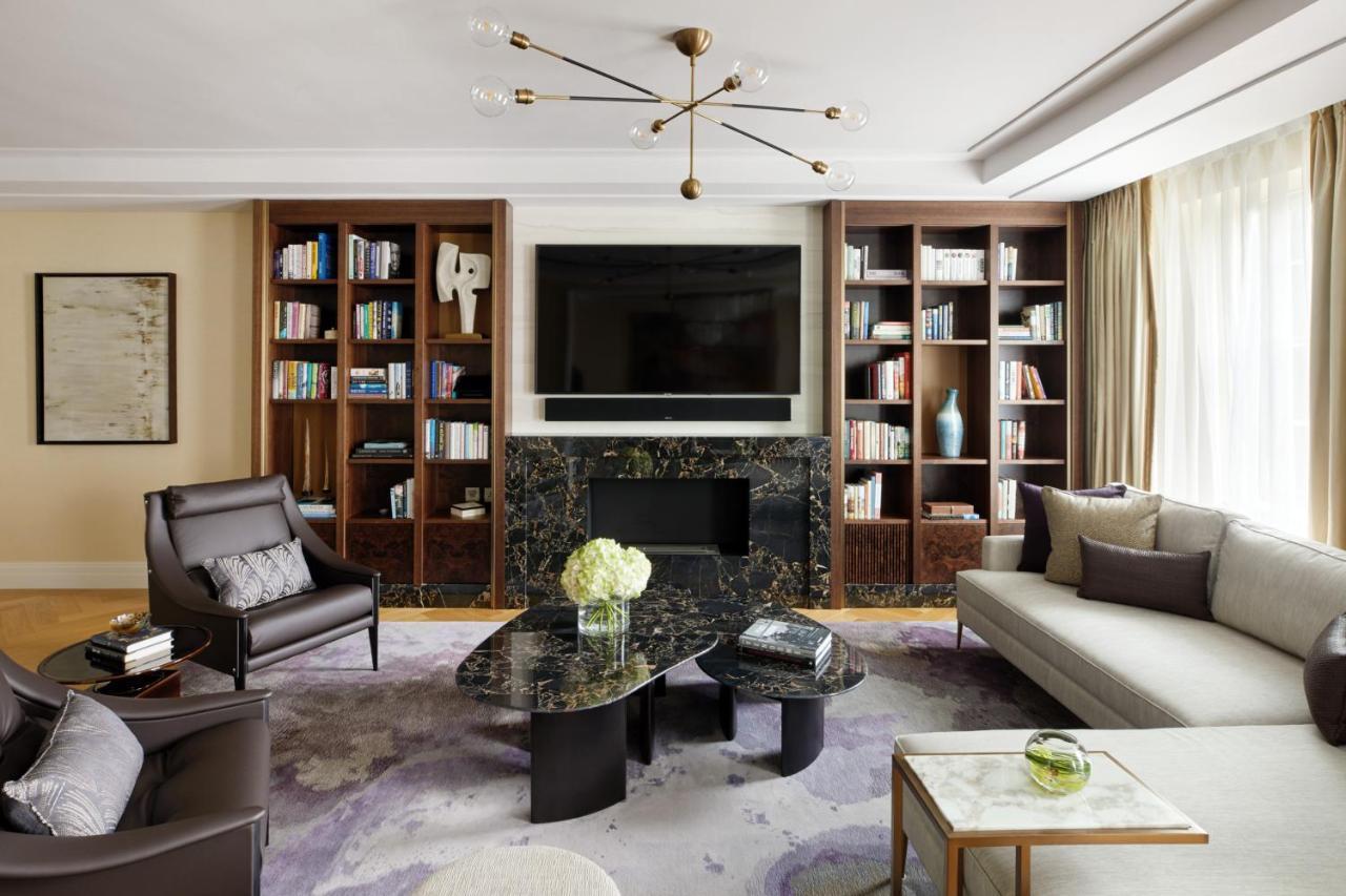Four Seasons Residences At Ten Trinity Square Hotel 5*