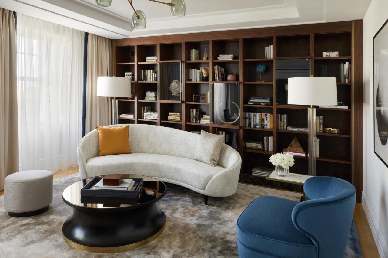Four Seasons Residences At Ten Trinity Square Hotel 5*