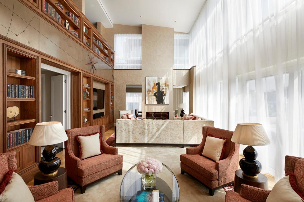 Four Seasons Residences At Ten Trinity Square 5*