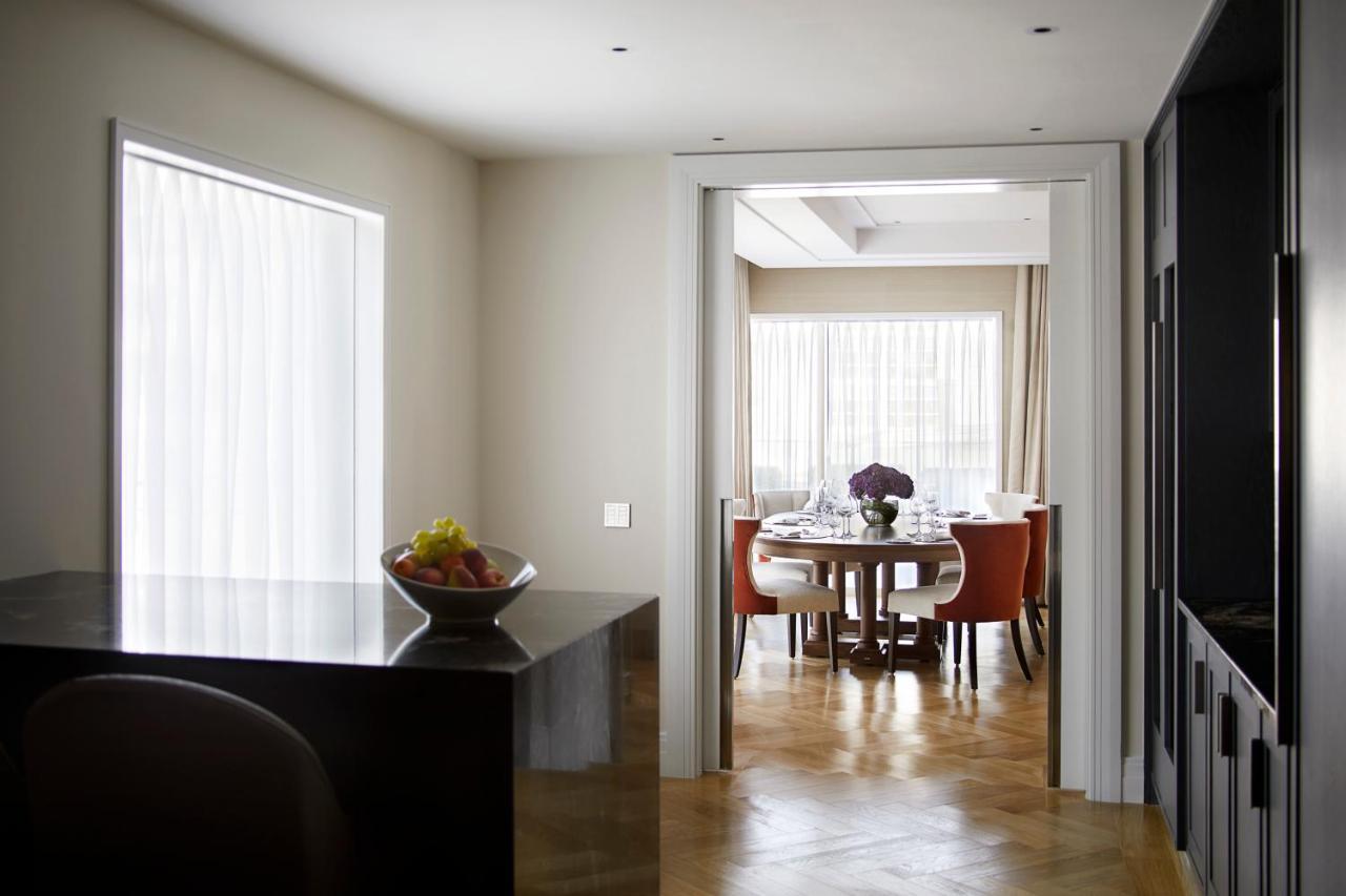 Four Seasons Residences At Ten Trinity Square 5*