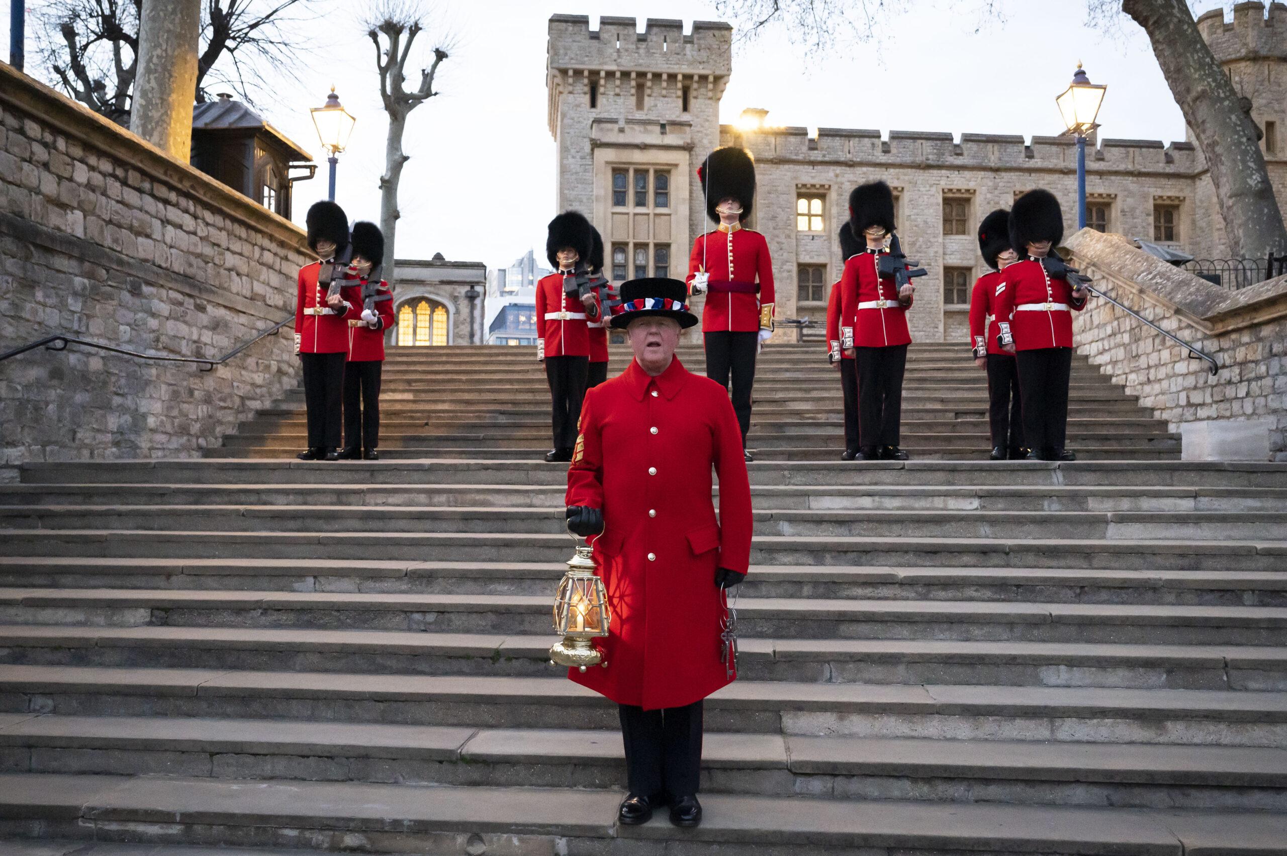 The spine-tingling Ceremony of the Keys at the Tower of London ...