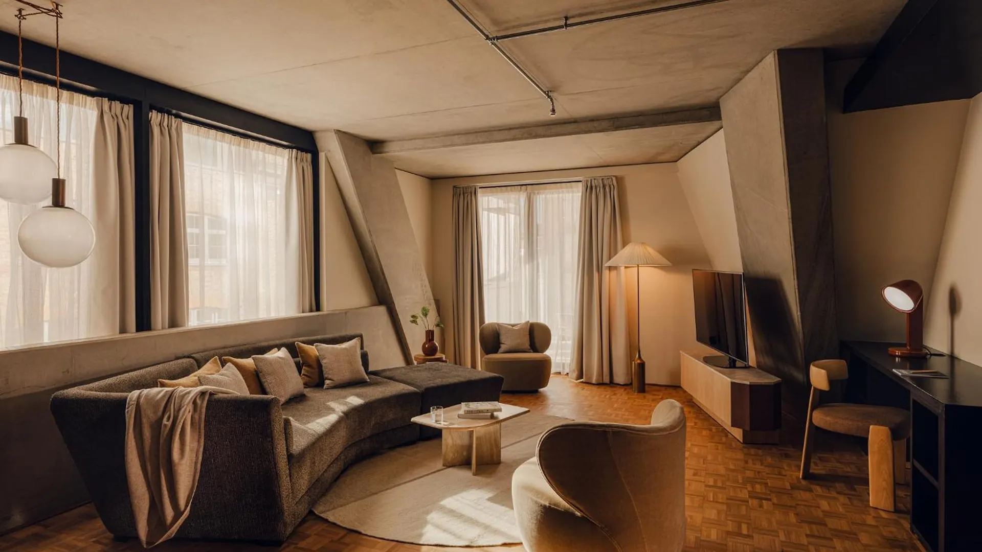Top Hotels in Acton, London for Unique Stays