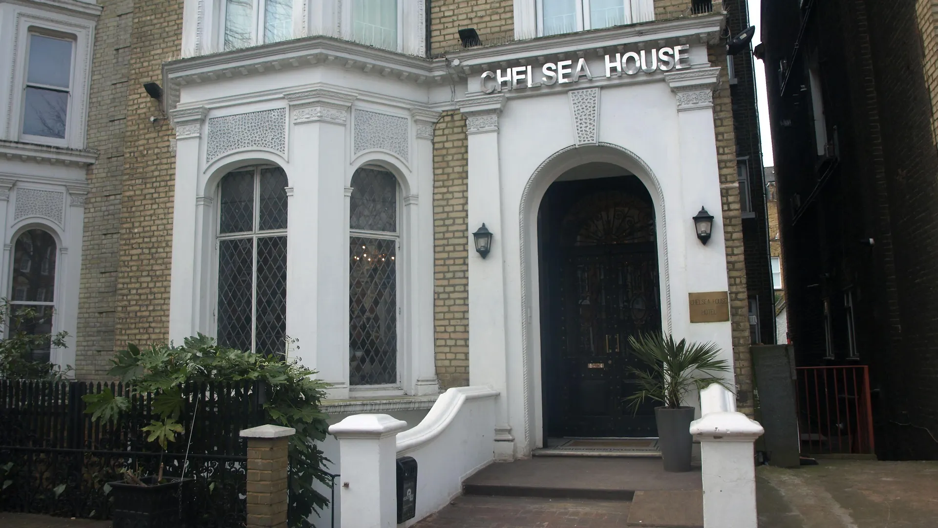 Top Hotels in Earls Court for Every Traveler